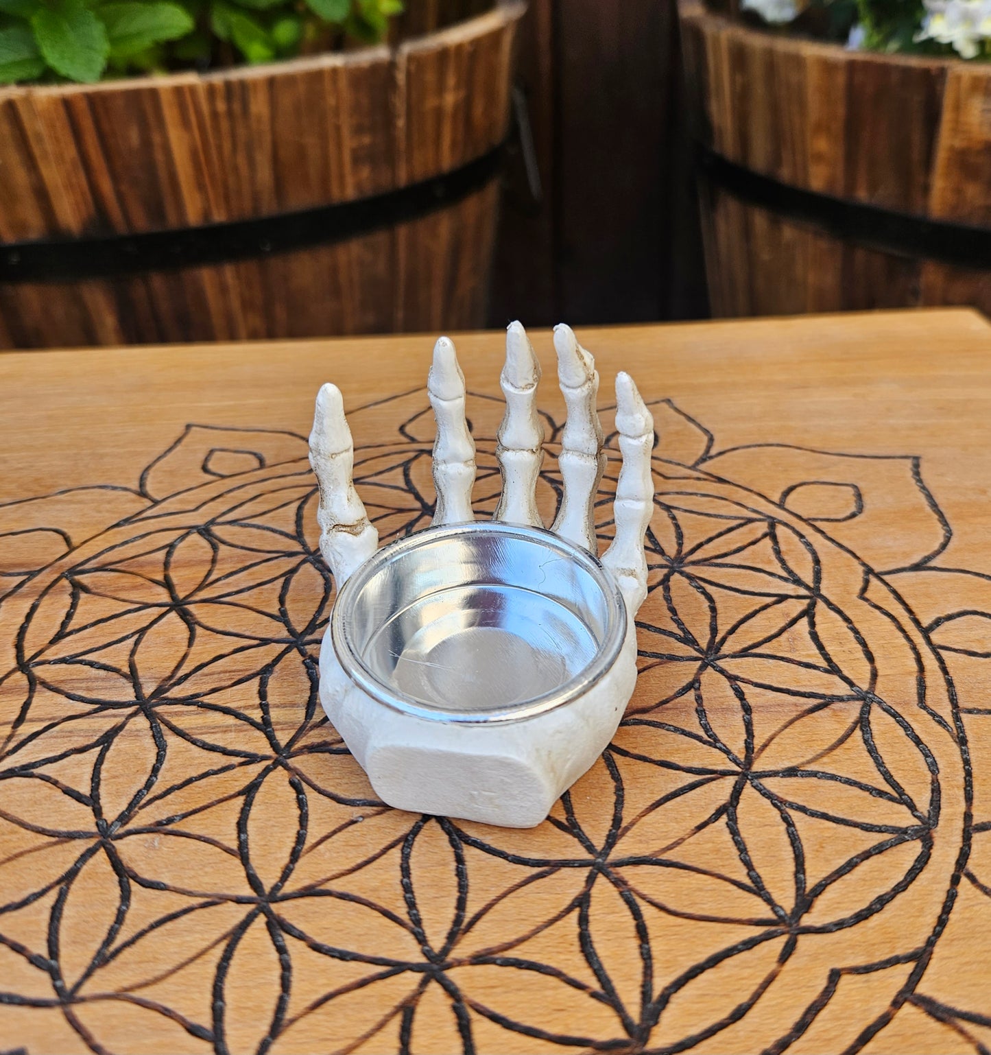 #BS057 Skeletal Hand Tealight / Resin Holder