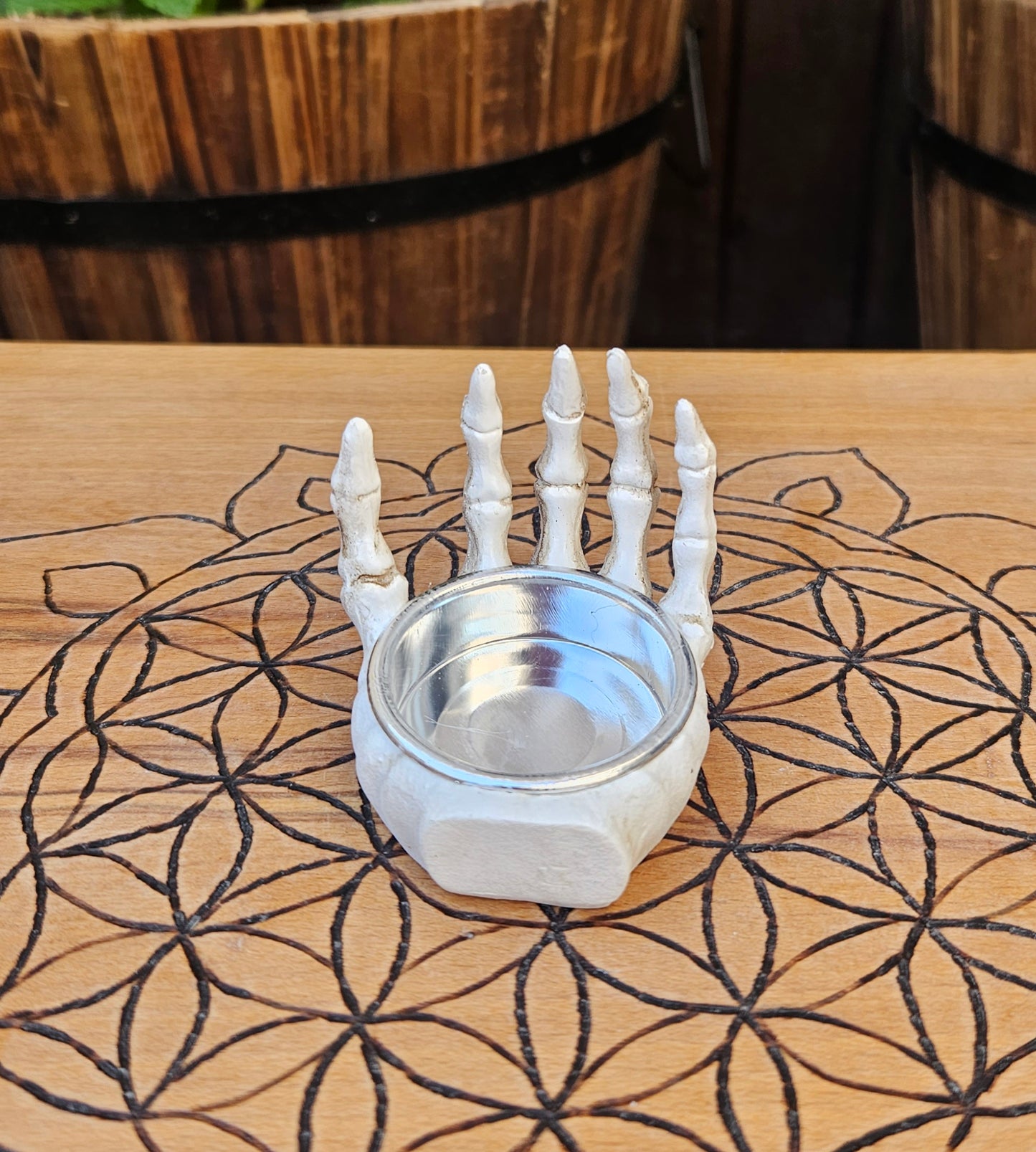 #BS057 Skeletal Hand Tealight / Resin Holder