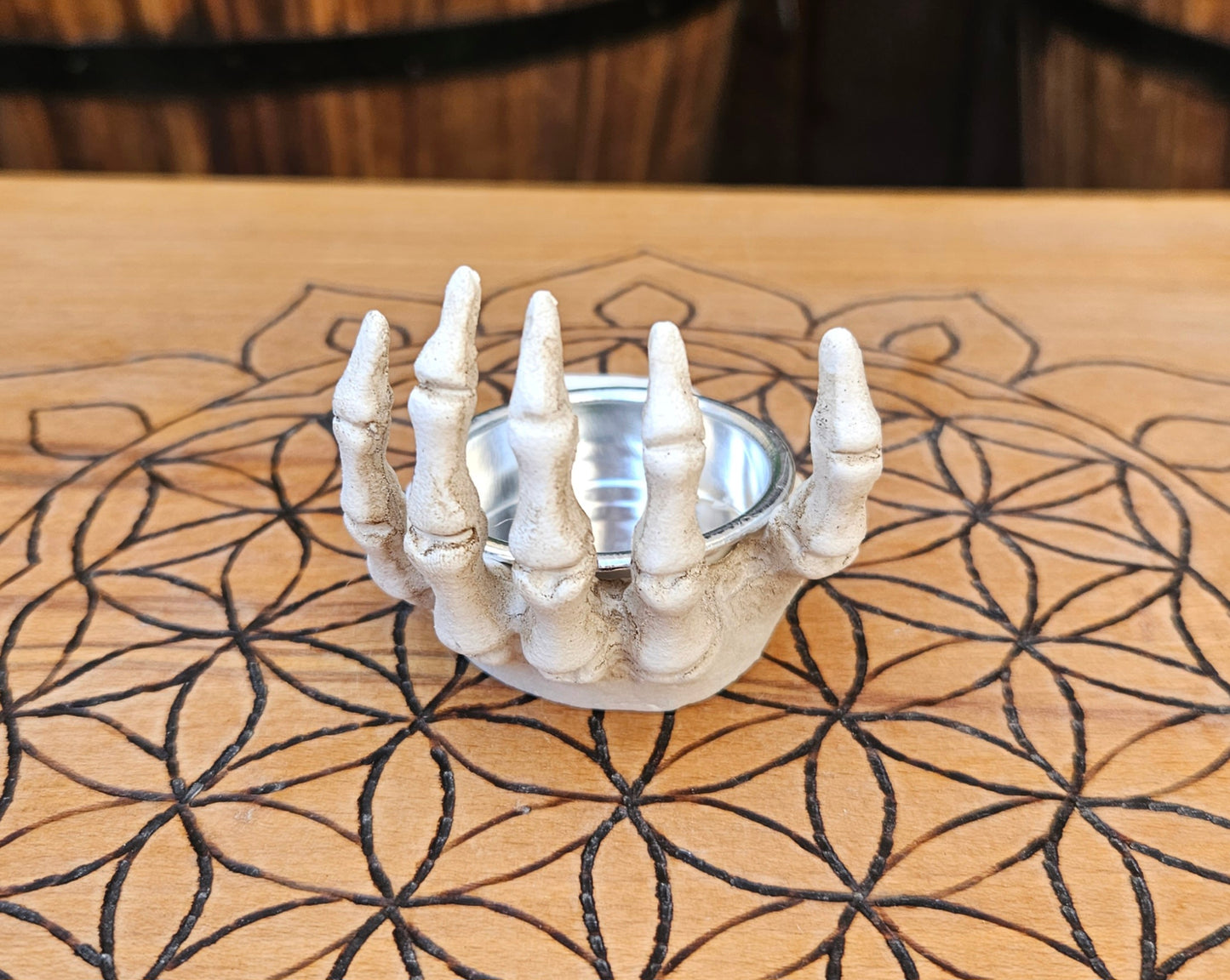 #BS057 Skeletal Hand Tealight / Resin Holder