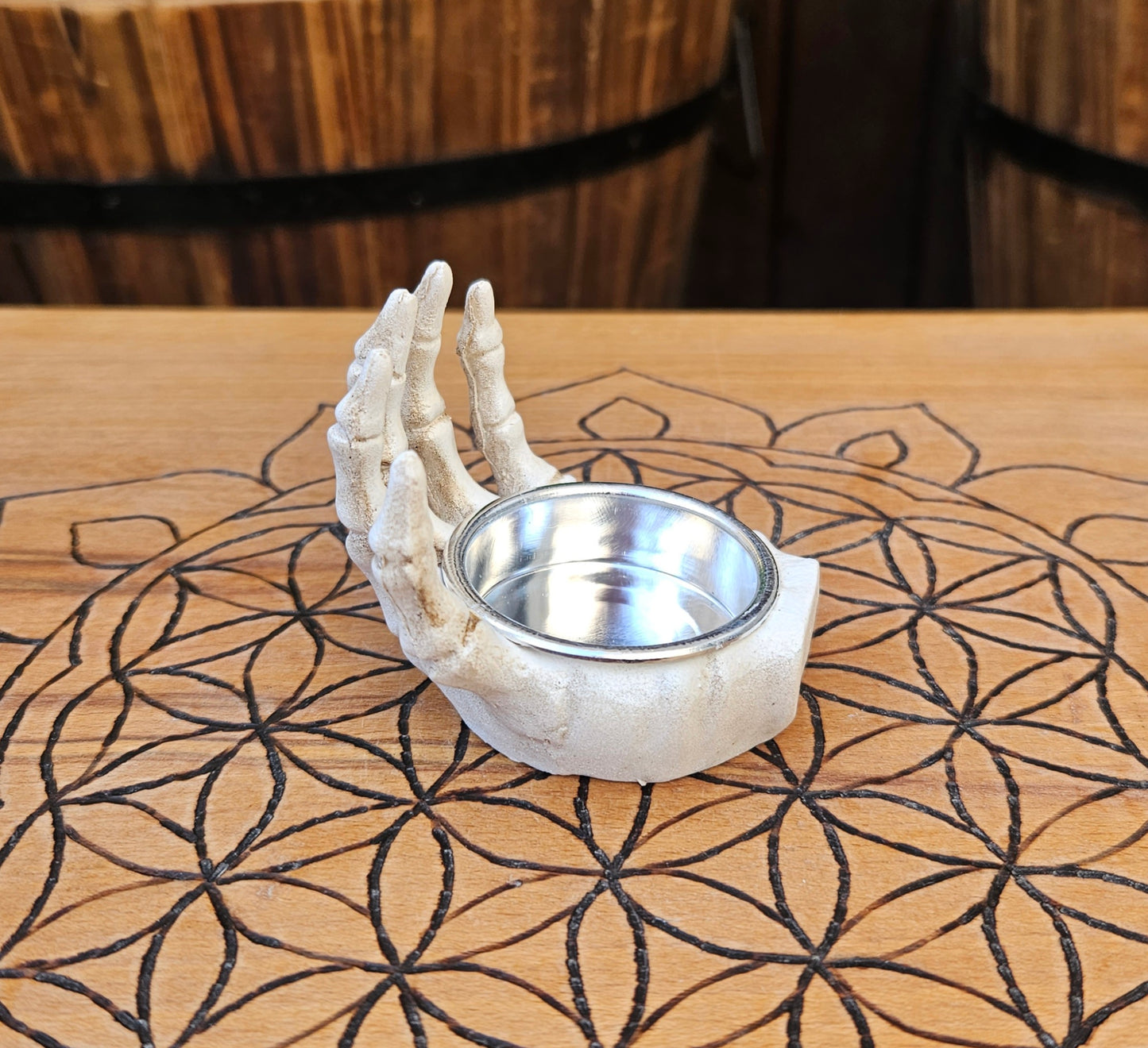 #BS057 Skeletal Hand Tealight / Resin Holder