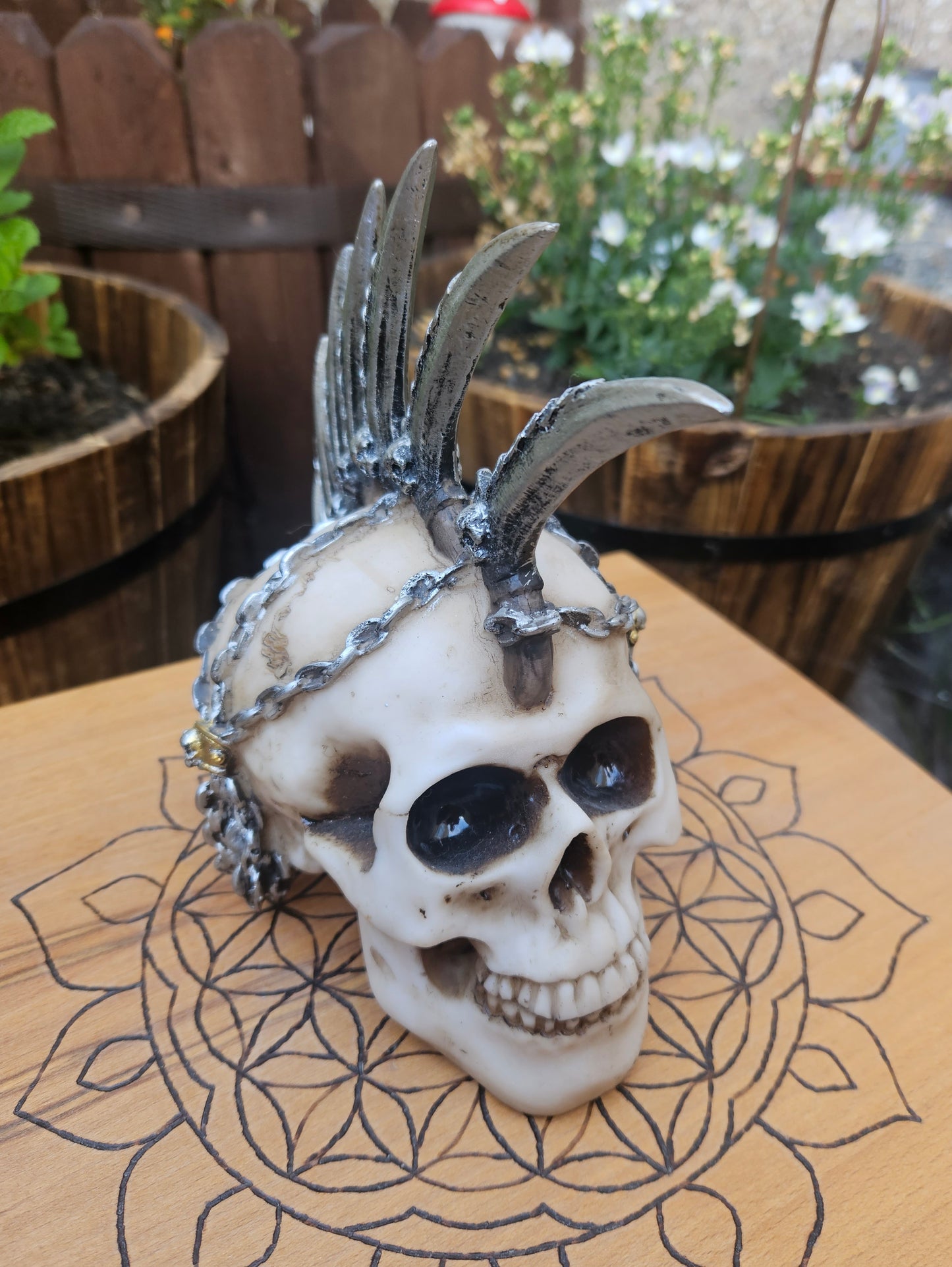 Chain Blade Skull Ornament - Nemesis Now - Ex Display