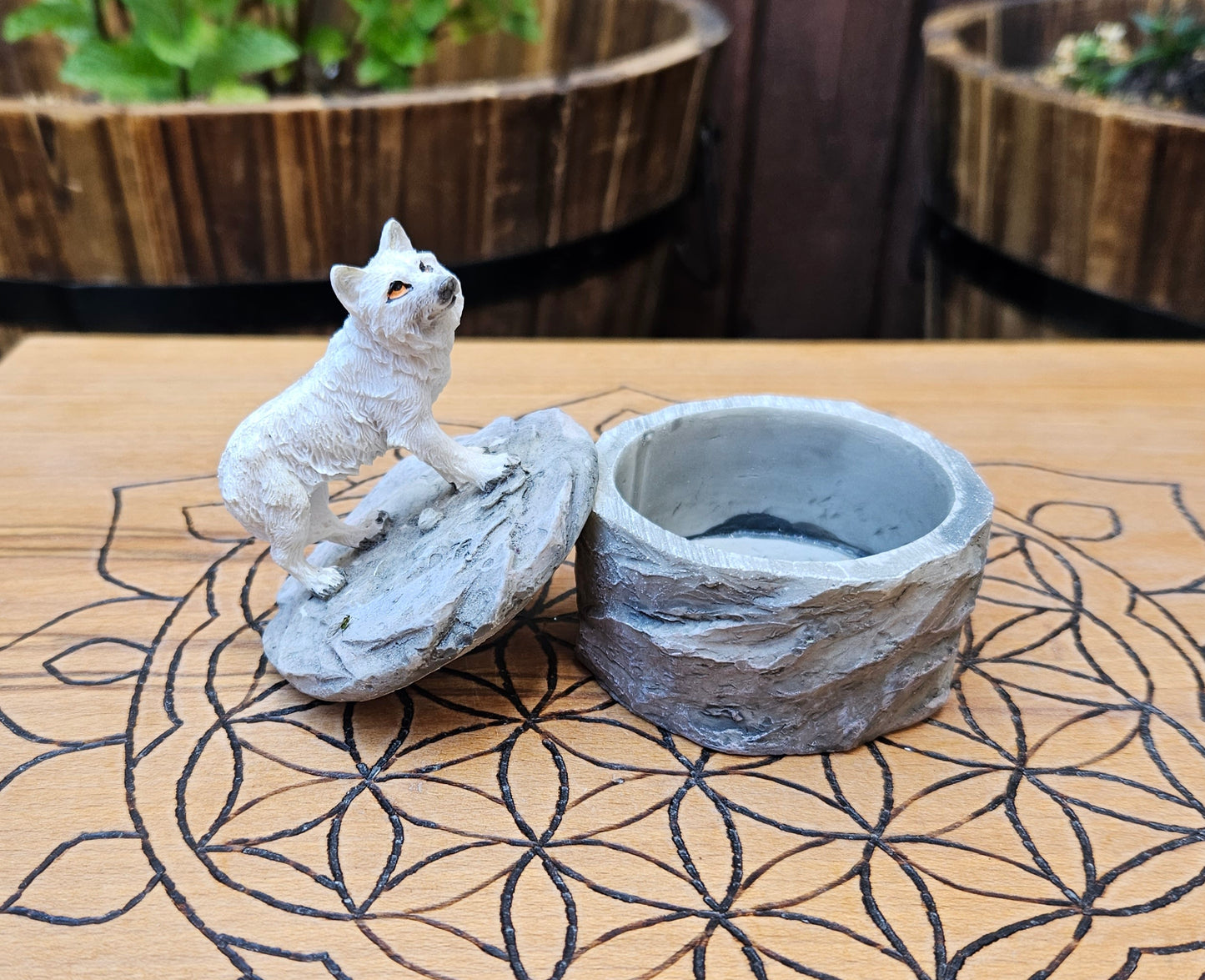 Wolf Trinket Box - Alert (Not its licensed name) - Nemesis Now - EX Display (No Box)