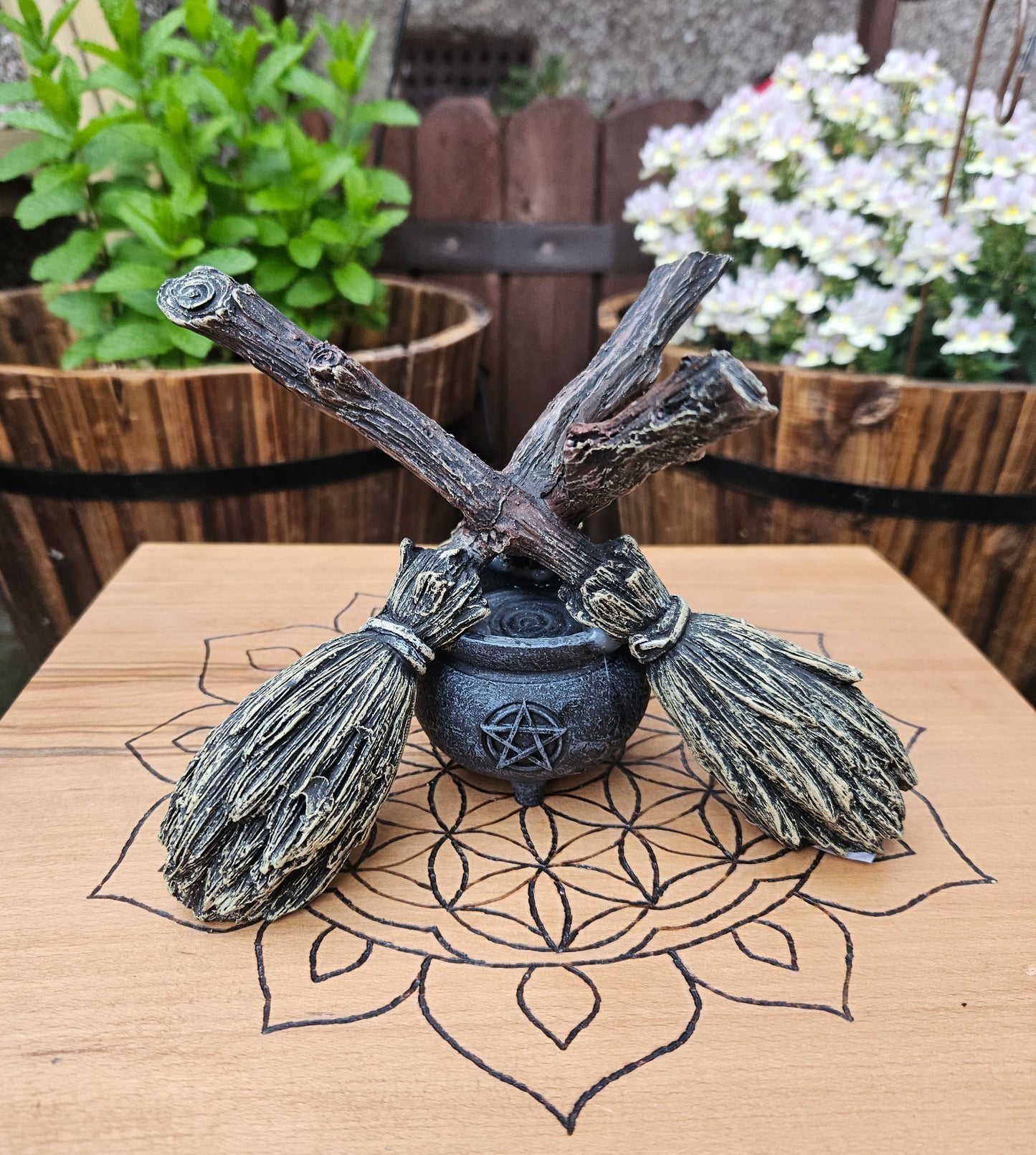 Nemesis Now ~ Three Broomsticks Crystal Ball Holder