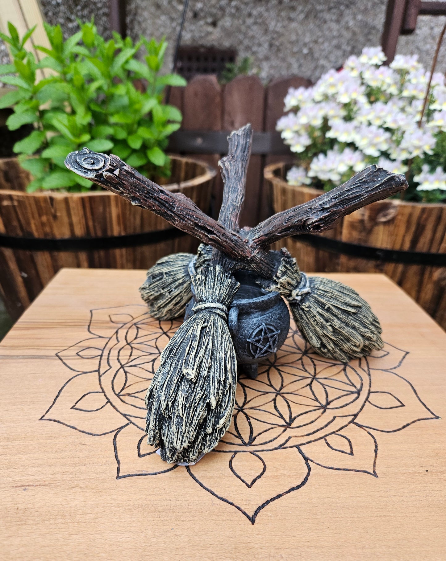 Nemesis Now ~ Three Broomsticks Crystal Ball Holder