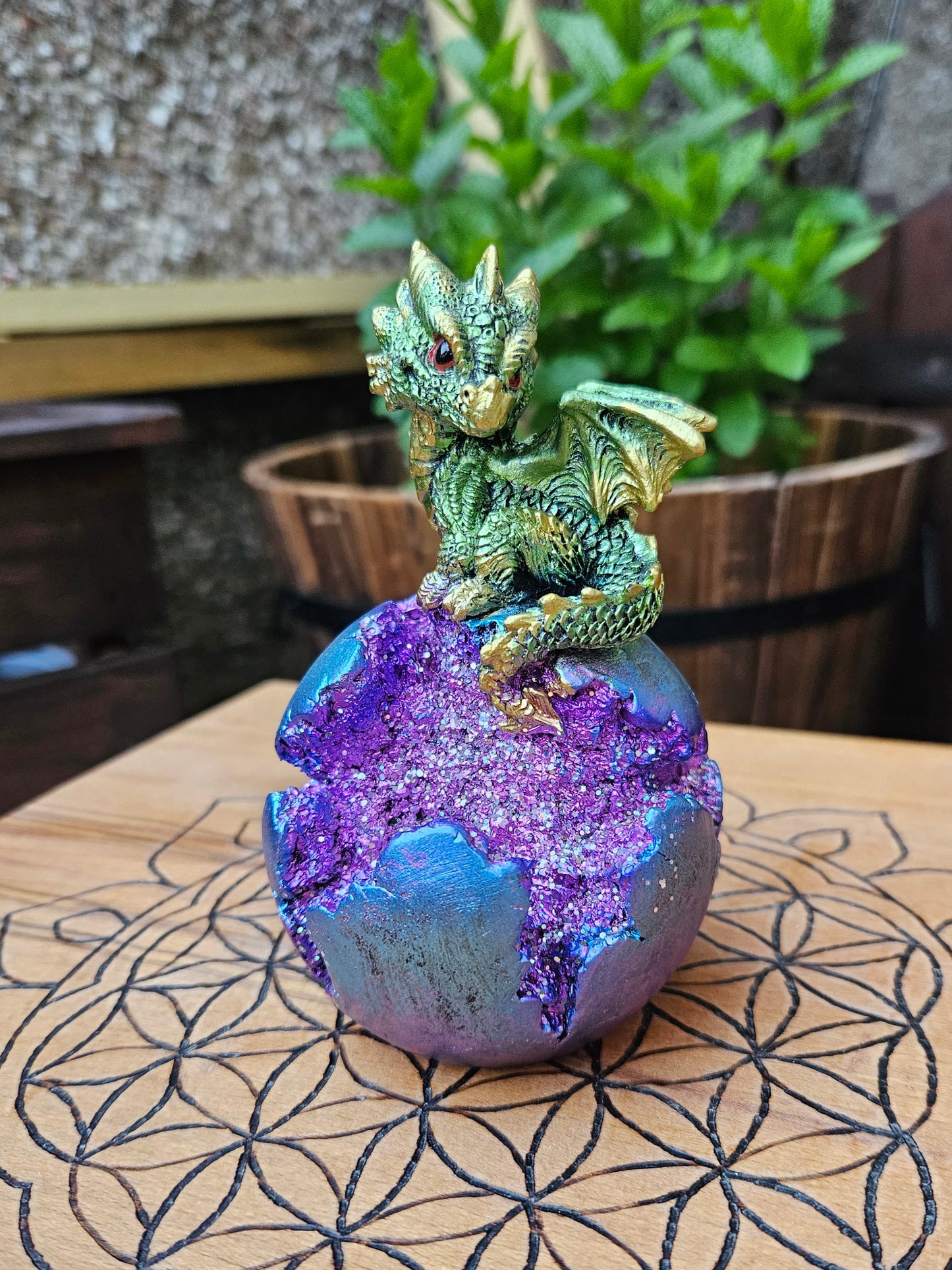 Nemesis Now ~ Geode Guard ~ Green